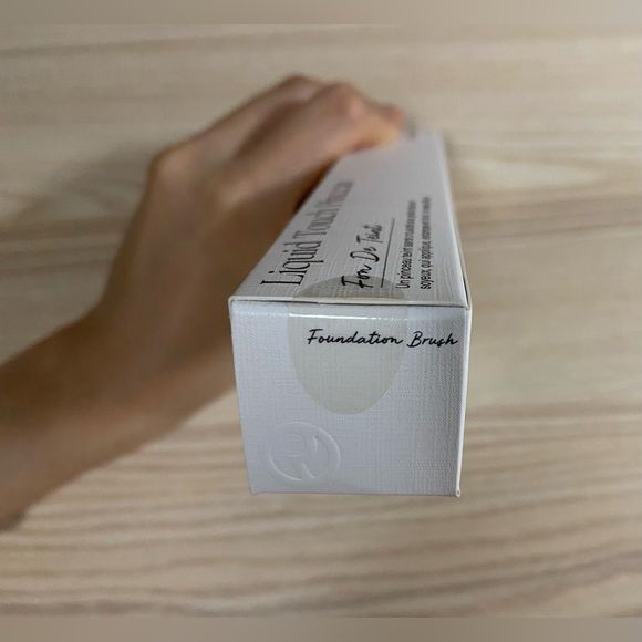 Rare Beauty Liquid Touch Foundation Brush-⭐️NEW⭐️ - Picture 4 of 8